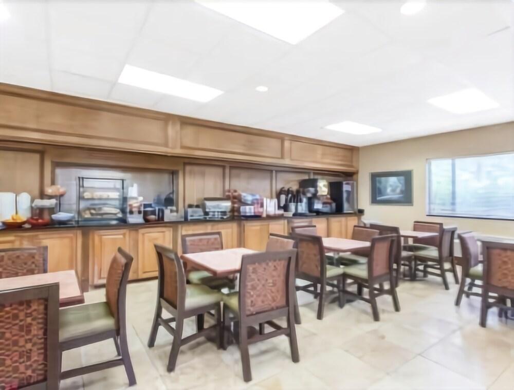 Hotel Clarion Pointe Franklin Exterior foto